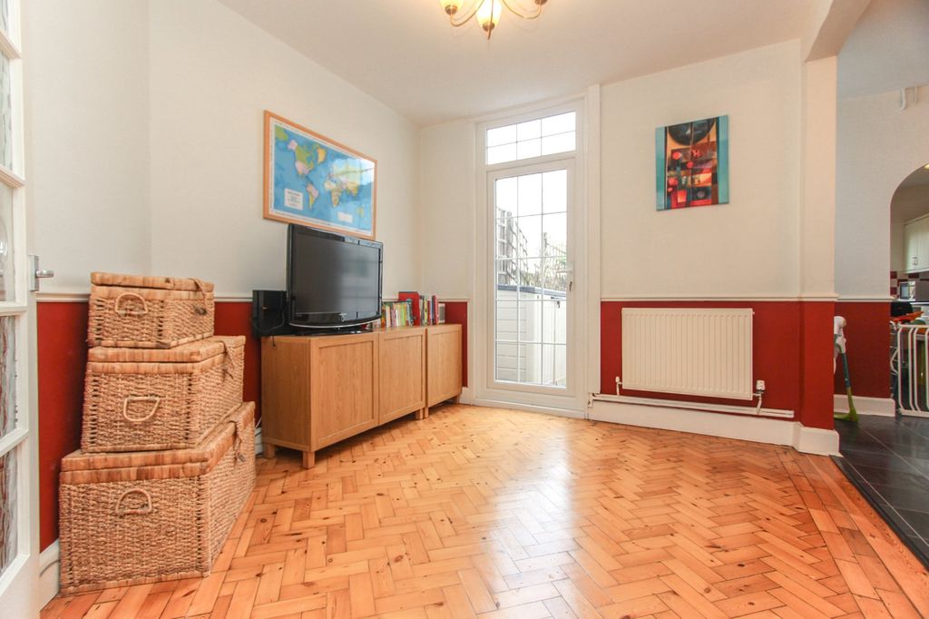 Property photo 2 of 10 Photo 02