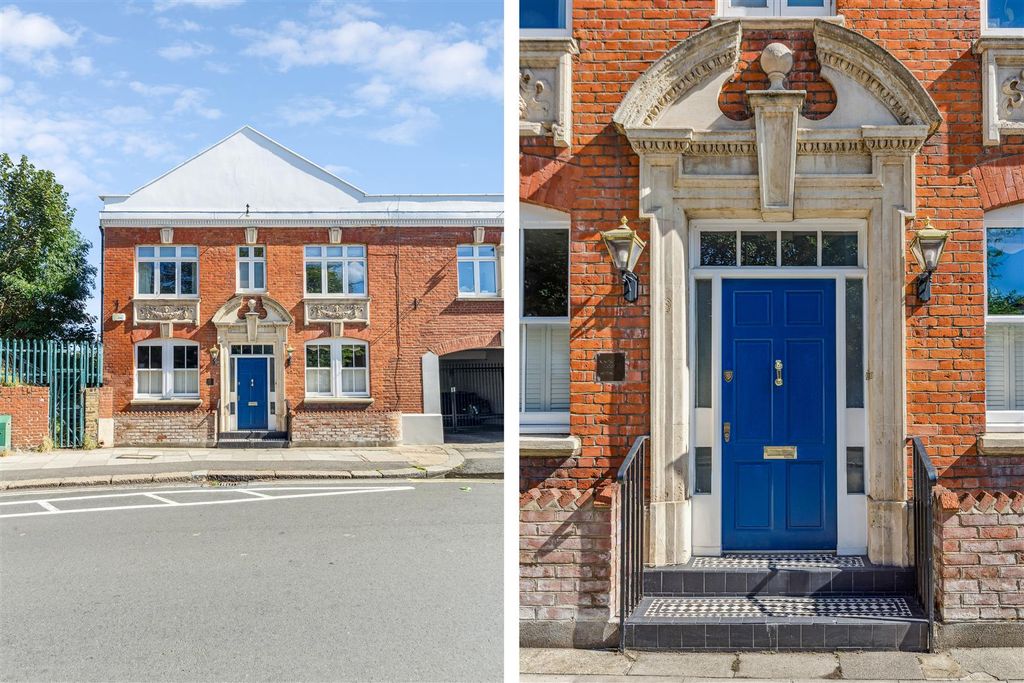 Property photo 1 of 15 Thames Road, Chiswick, London W4