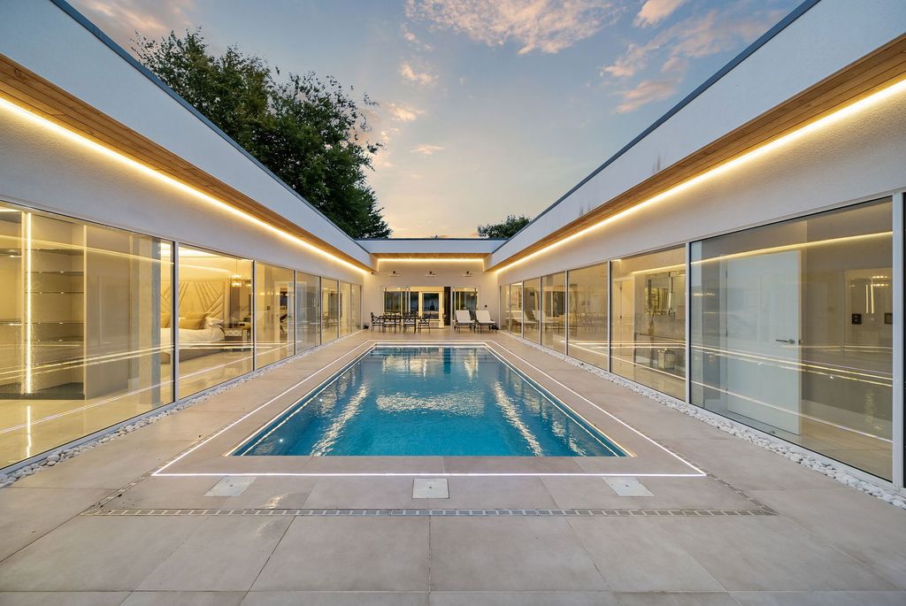 Property photo 1 of 50