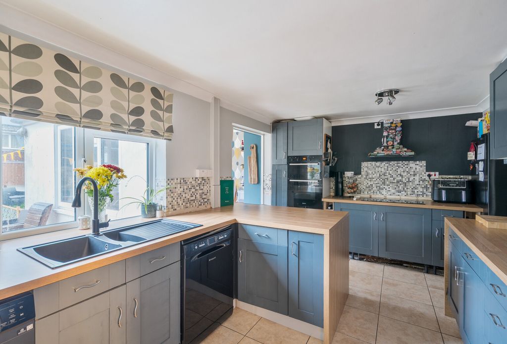 Property photo 3 of 21 1370360-6-68F6060...