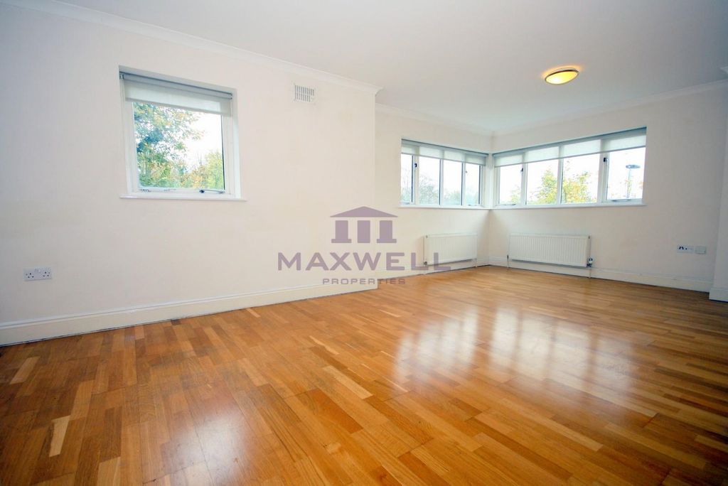 Property photo 1 of 12 To Let 2 Bedroom, 2 Bathroom First Floor Apartment, Maidstone, Me16