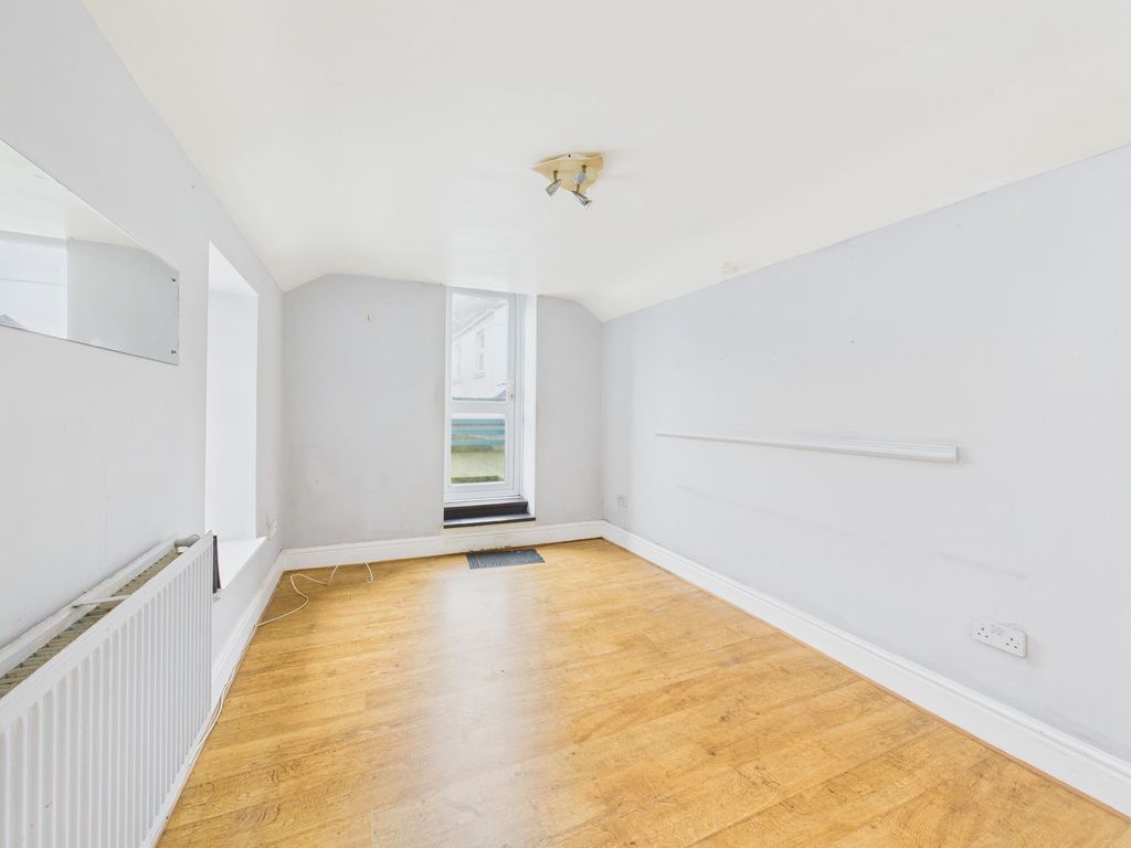 Property photo 3 of 25