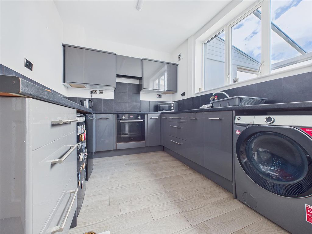 Property photo 2 of 9 Cam02453G0-Pr0164-Still006.Jpg