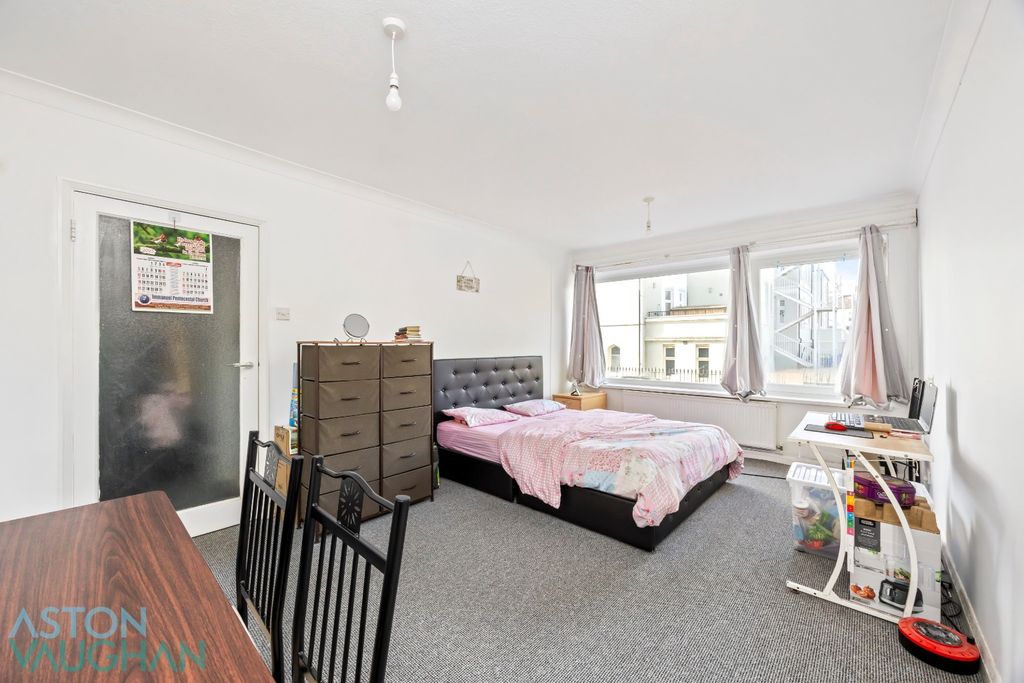 Property photo 2 of 18 4602772