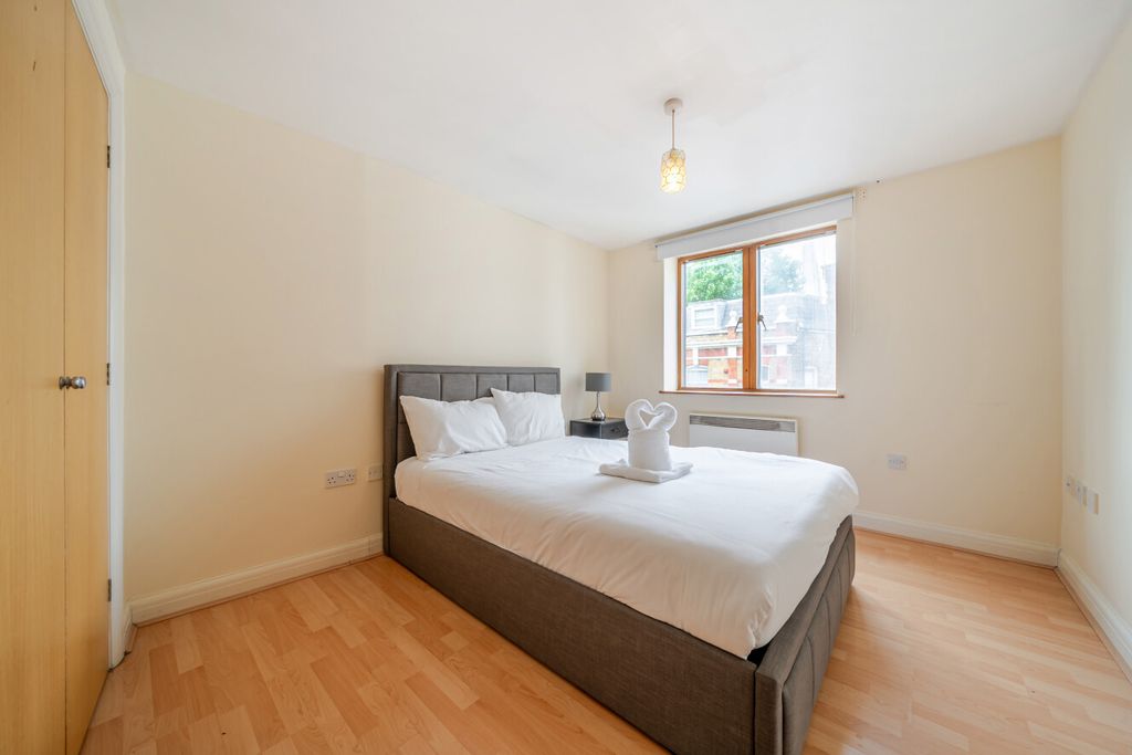 Property photo 3 of 15 1482863-13-6A426E...