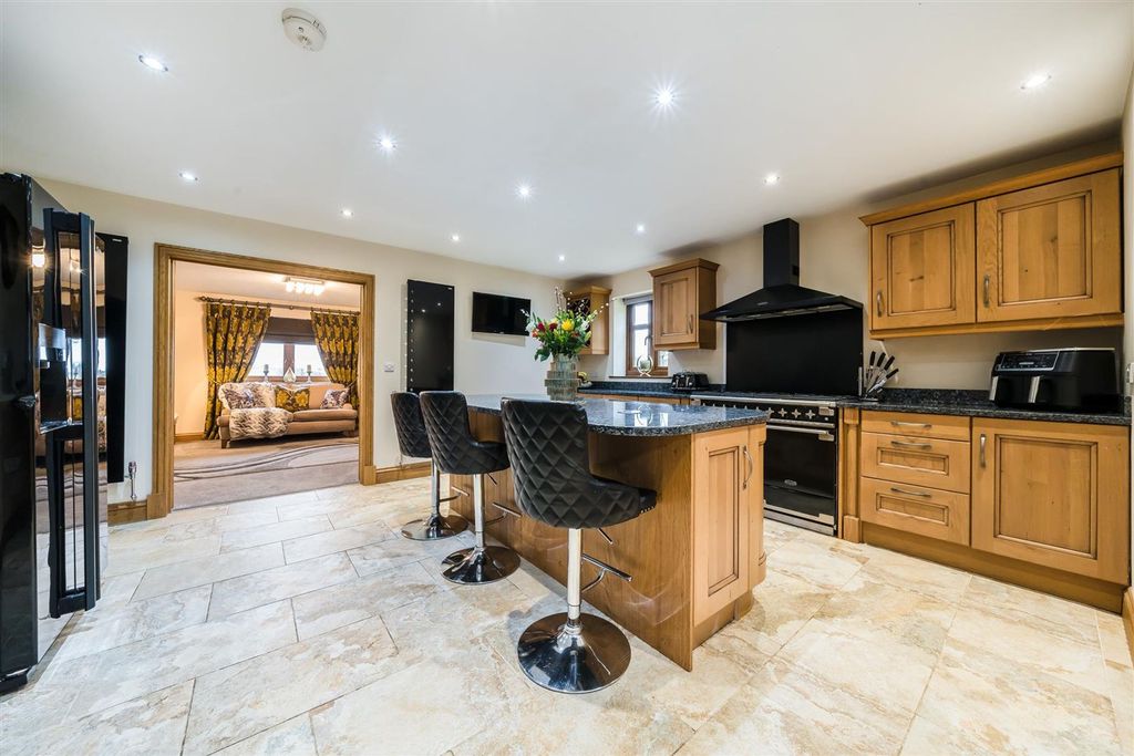 Property photo 2 of 44