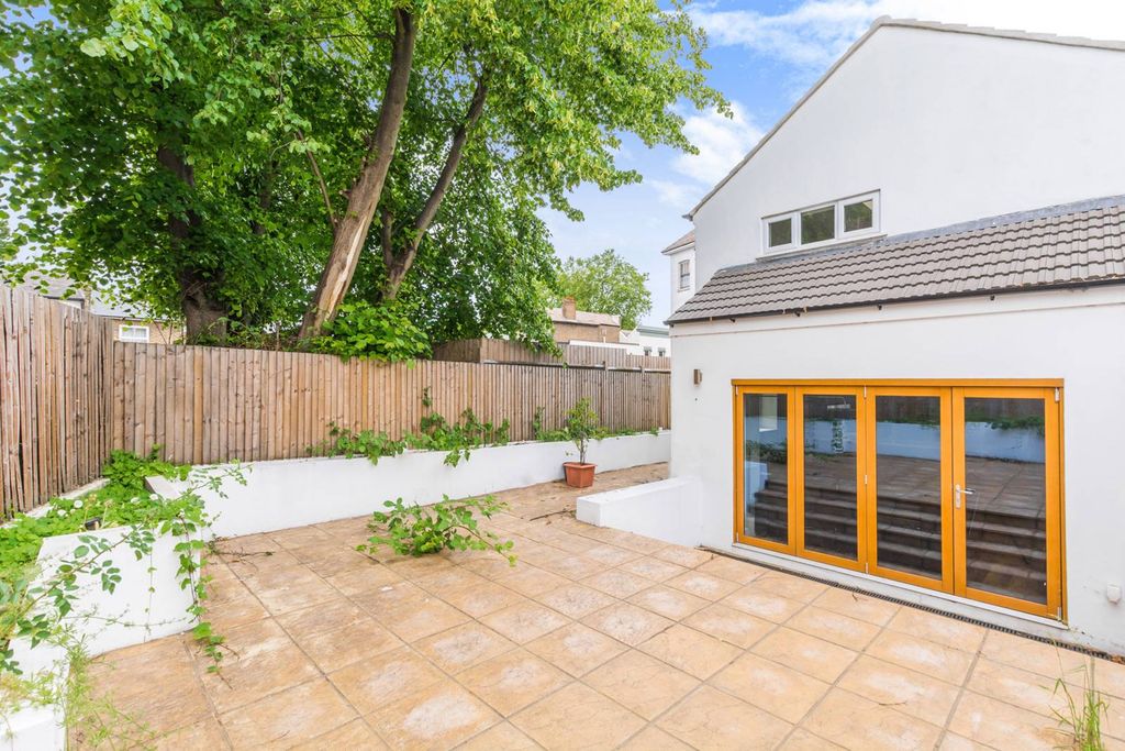 Property photo 2 of 11