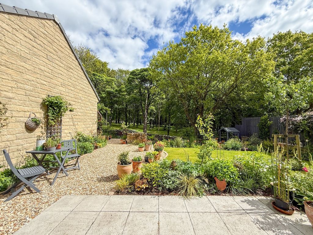 Property photo 2 of 35