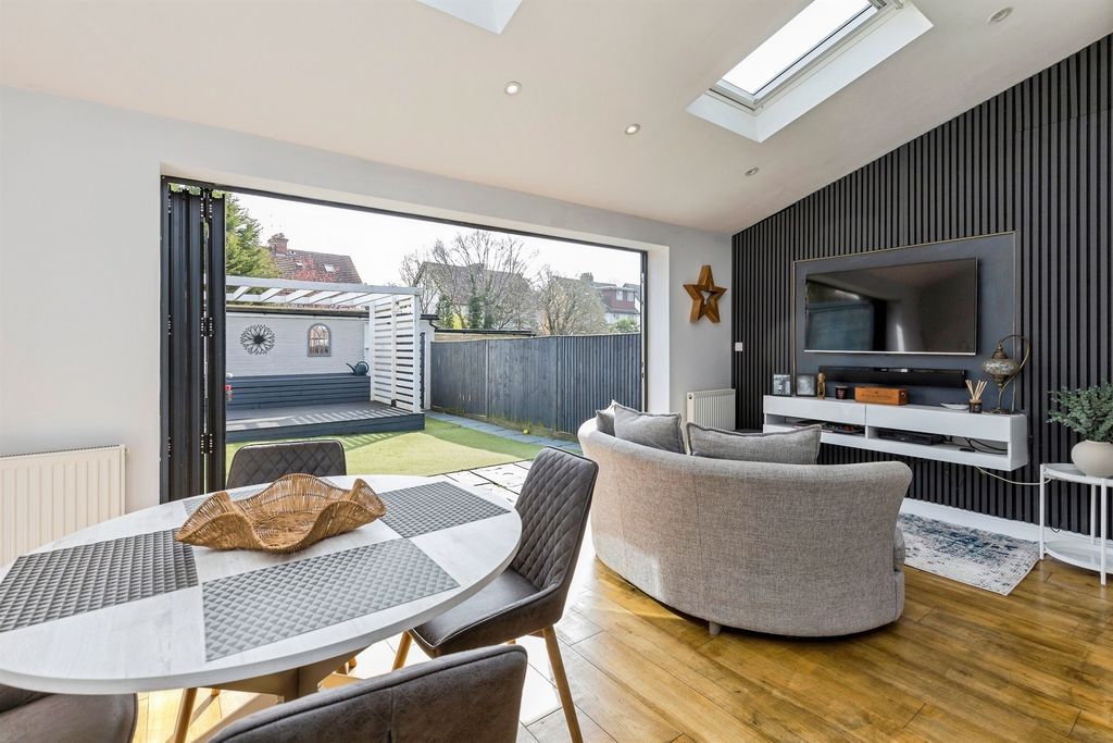 Property photo 3 of 20