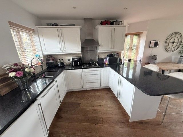 Property photo 2 of 7 Dent Close