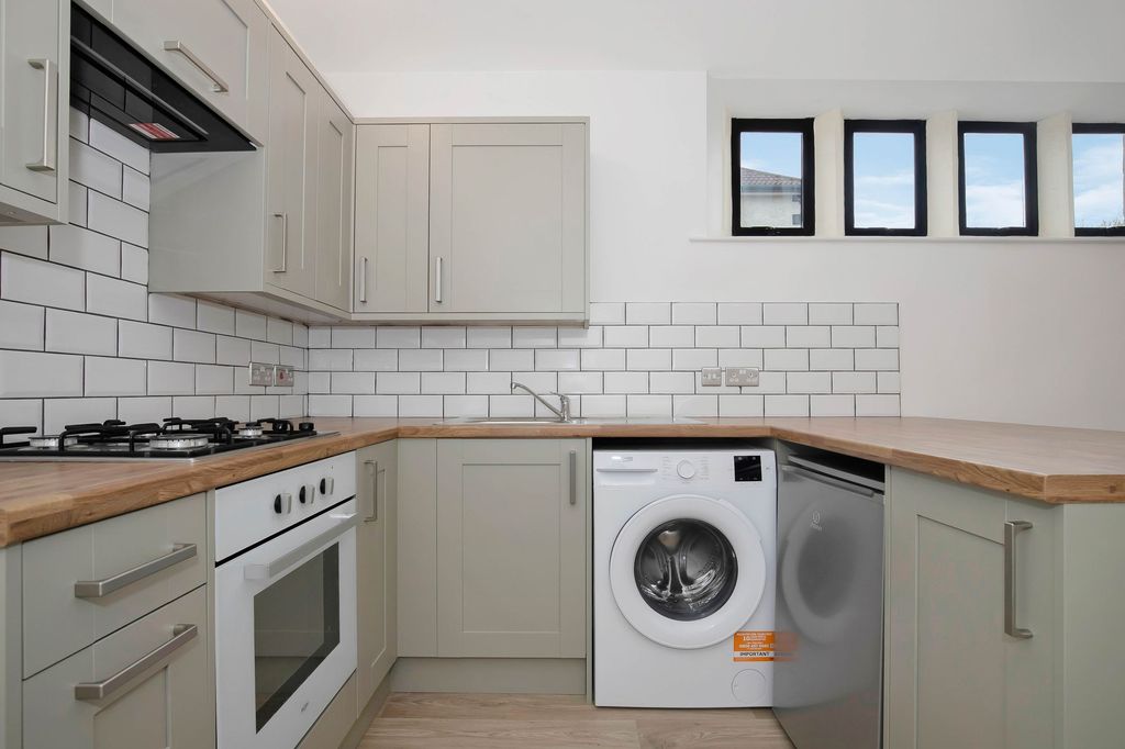 Property photo 2 of 24