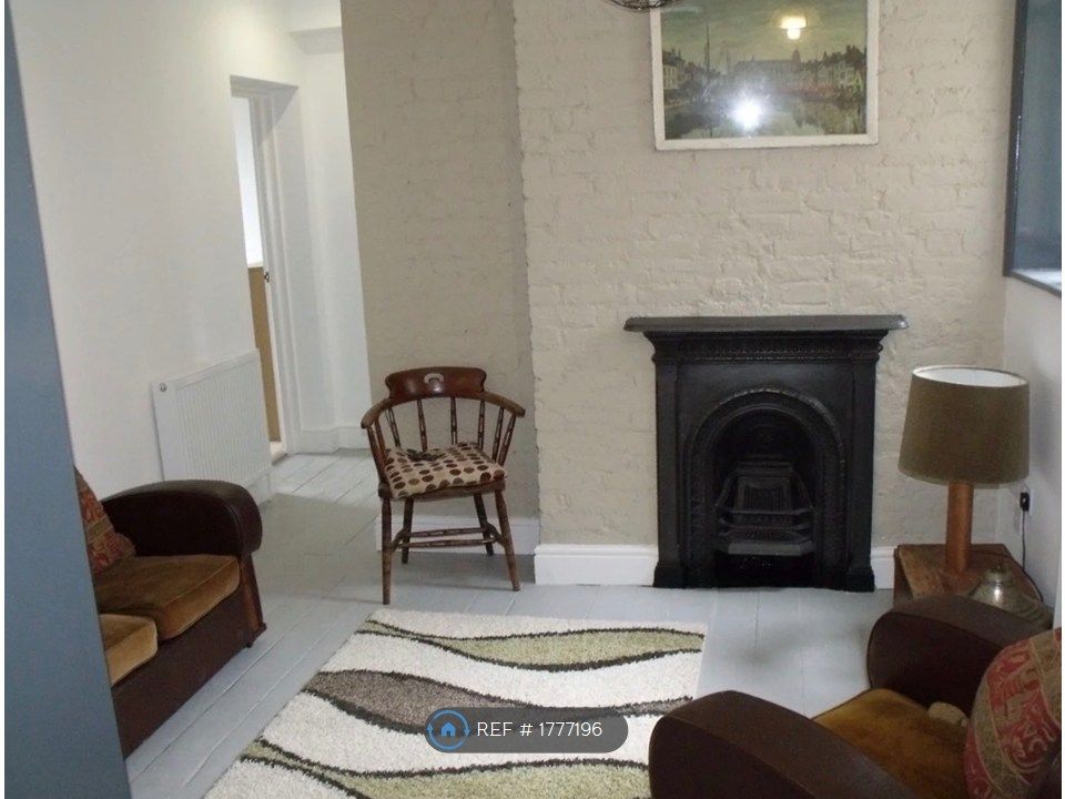 Property photo 1 of 8 Living Room