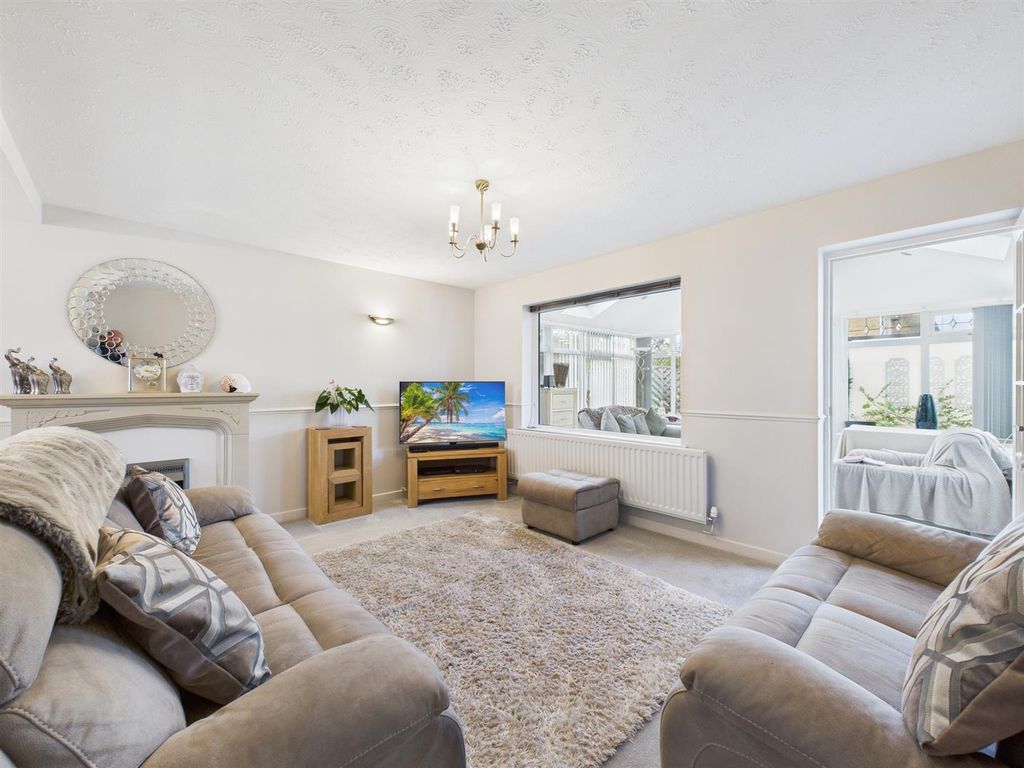 Property photo 3 of 12 Lounge