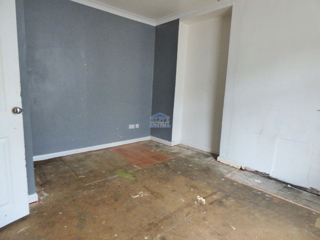 Property photo 3 of 11 Lounge