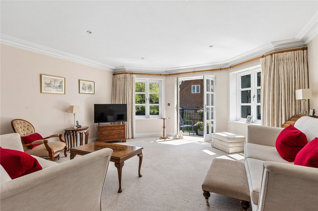 Property photo 2 of 12 Sitting Room