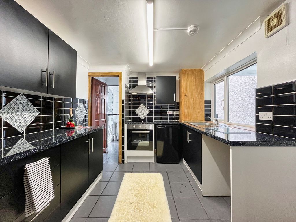 Property photo 3 of 41