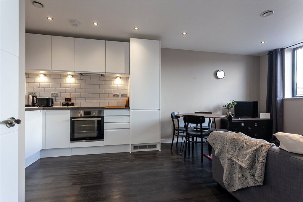 Property photo 3 of 11 Kitchen