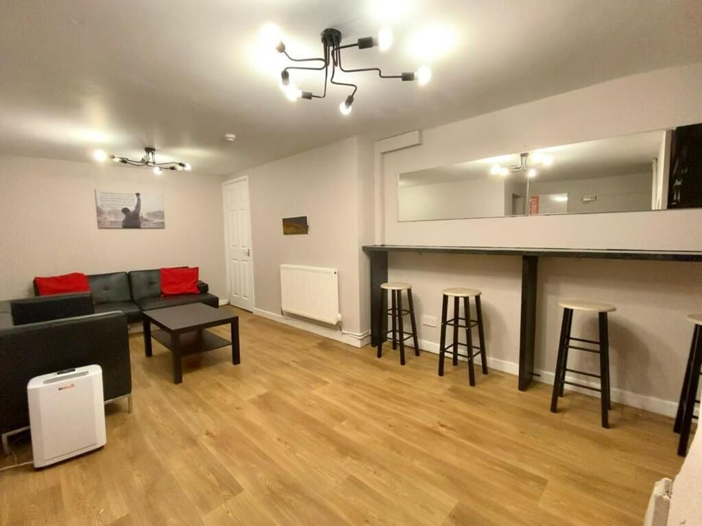 Property photo 1 of 12 A Spacious And Stylish Modern Living Room, Perfect...