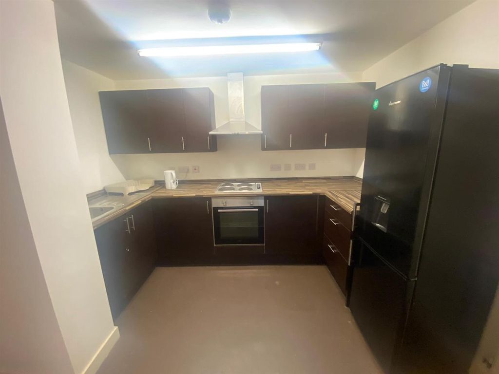 Property photo 3 of 7 Kitchen