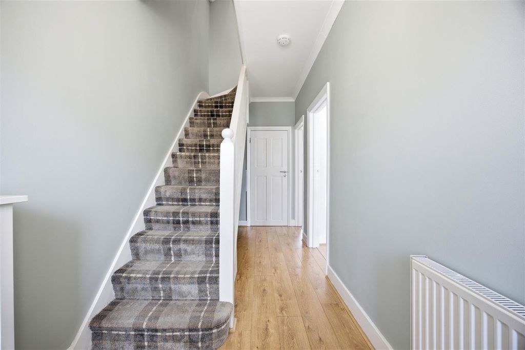 Property photo 2 of 17 Hallway