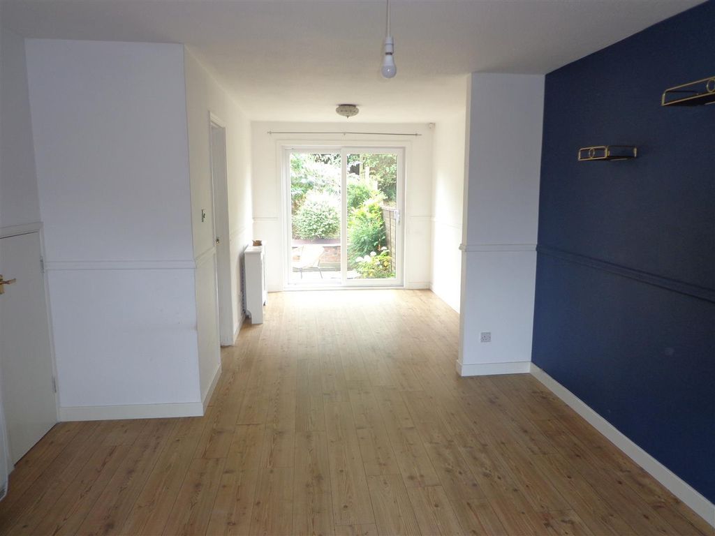 Property photo 2 of 8 Lounge