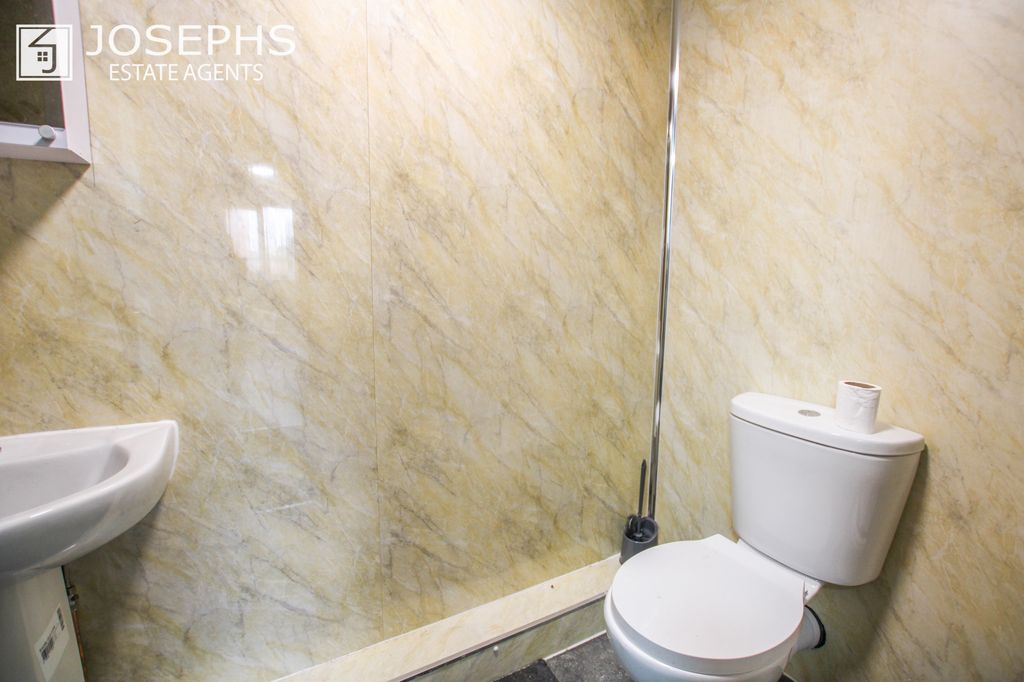 Property photo 3 of 5