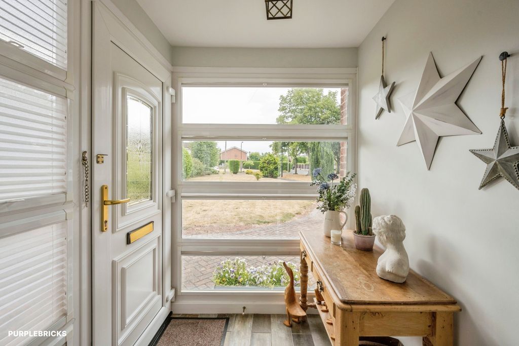 Property photo 3 of 35 Entrance Porch