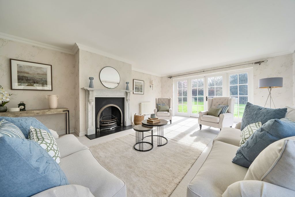 Property photo 2 of 20 Living Room