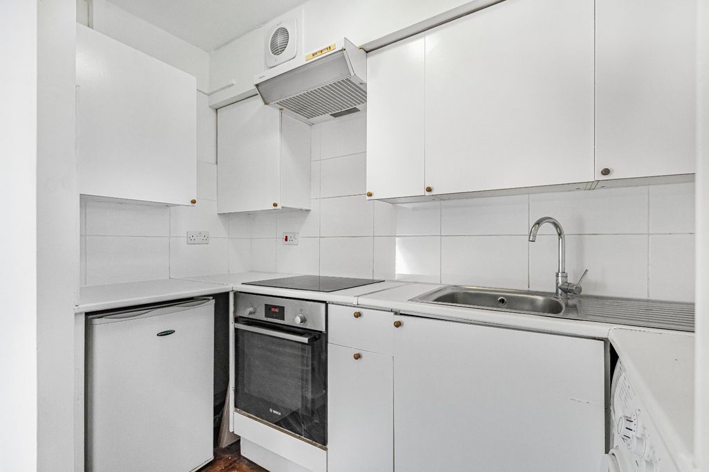 Property photo 2 of 19 Kitchen