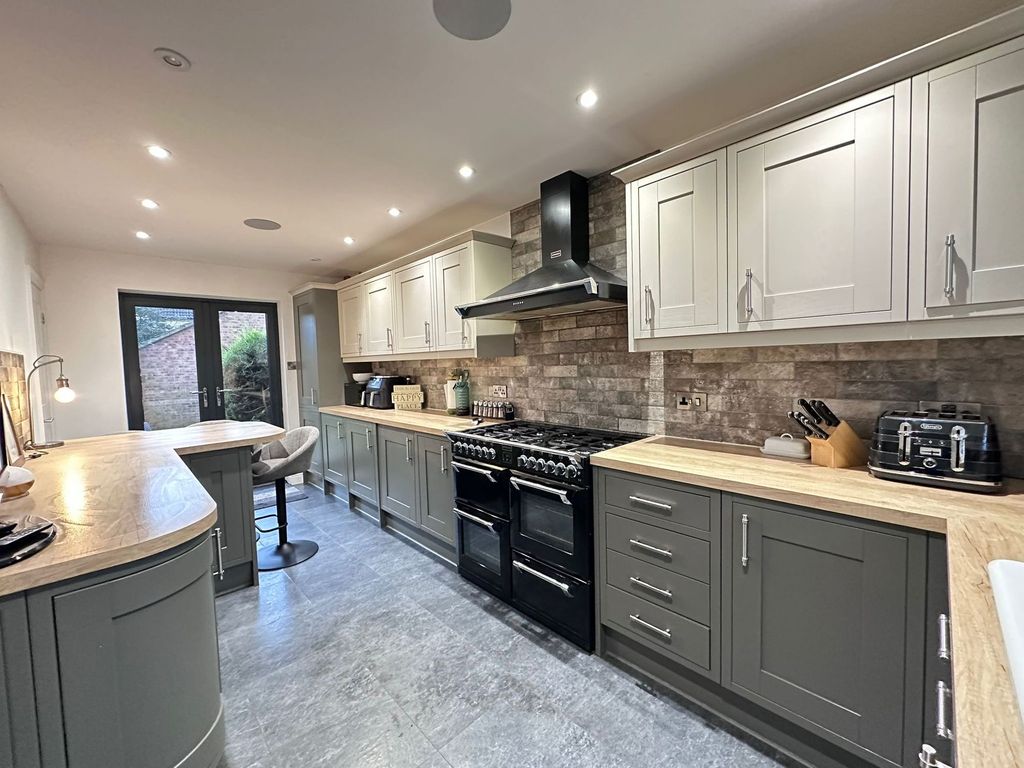 Property photo 2 of 24