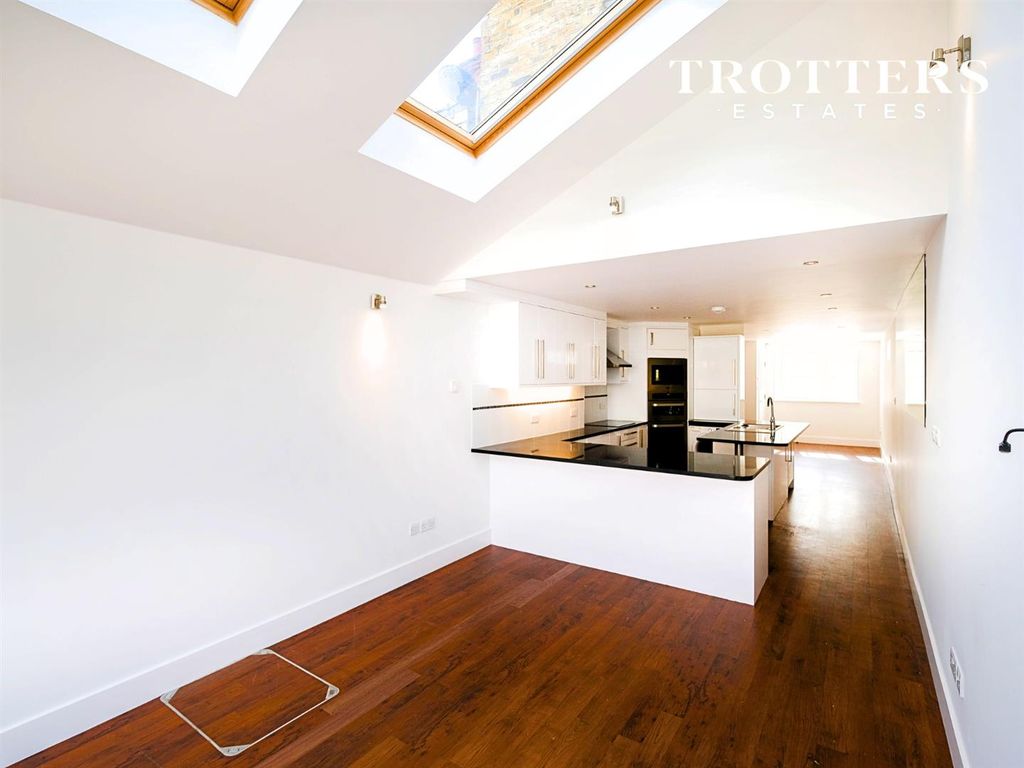 Property photo 3 of 38 Untitled Design - 2025-11-21T214044.364.Png