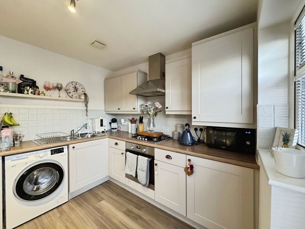 Property photo 3 of 9 Kitchen/Dining Room