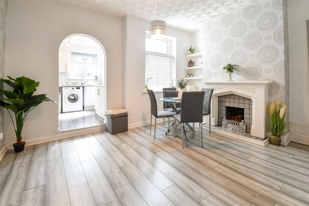 Property photo 3 of 19 Dining Room