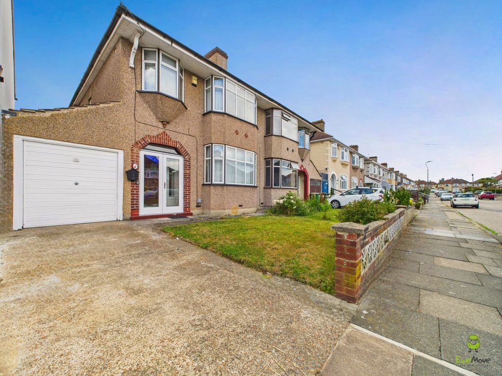 Property photo 1 of 16 Presented By Nicoleta At Ewemove Bexleyheath And D
