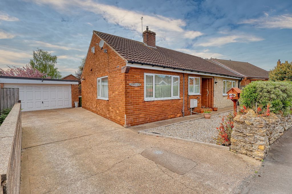 Property photo 1 of 13 Frontal