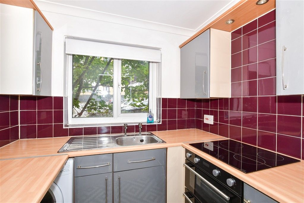 Property photo 2 of 10 Kitchen