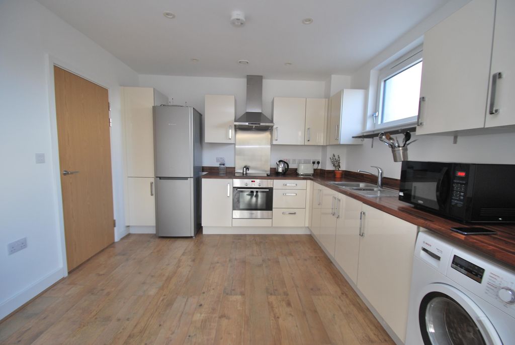 Property photo 1 of 7 Kitchen