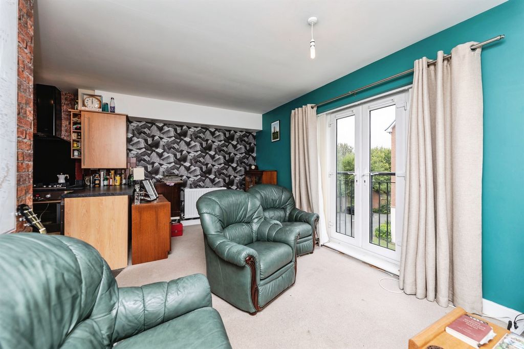Property photo 3 of 17