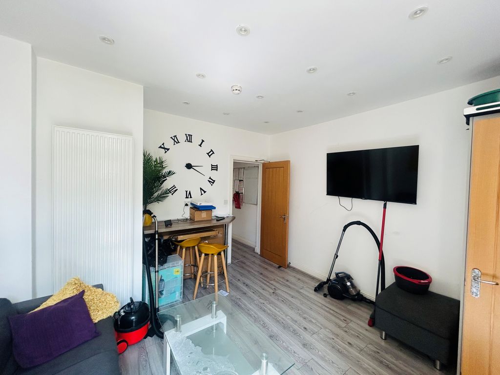 Property photo 3 of 5