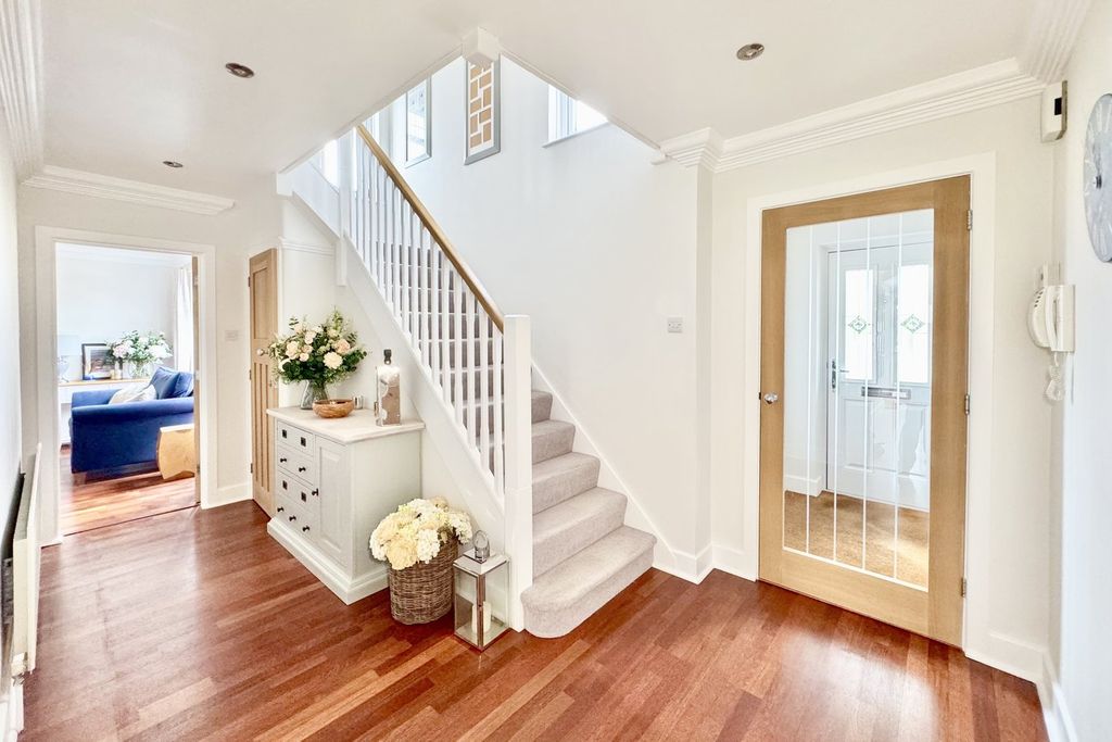 Property photo 2 of 29