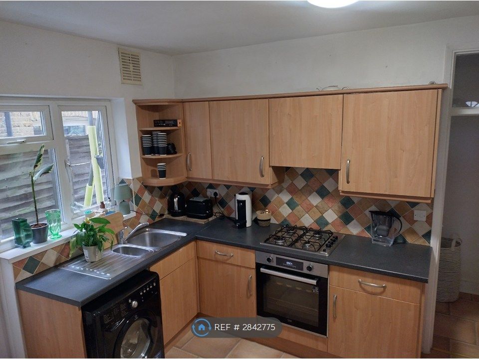 Property photo 3 of 8 Kitchen