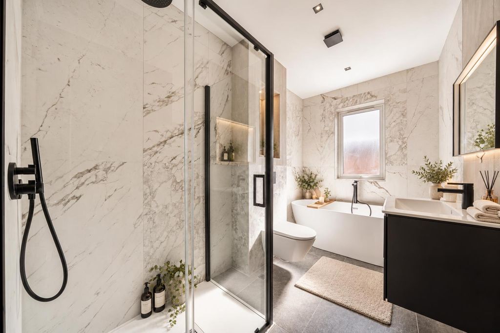 Property photo 3 of 11 Bathroom.Png