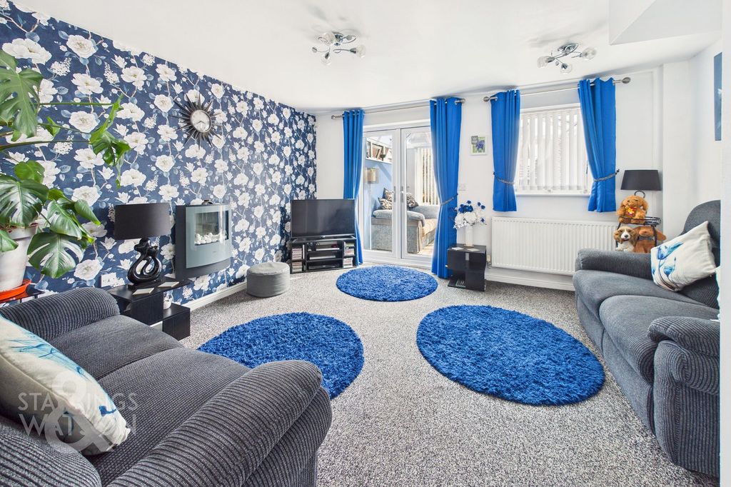 Property photo 2 of 18