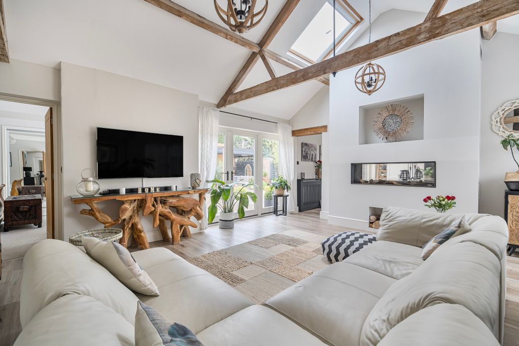 Property photo 3 of 41 13688511468Ed24c14Aac0