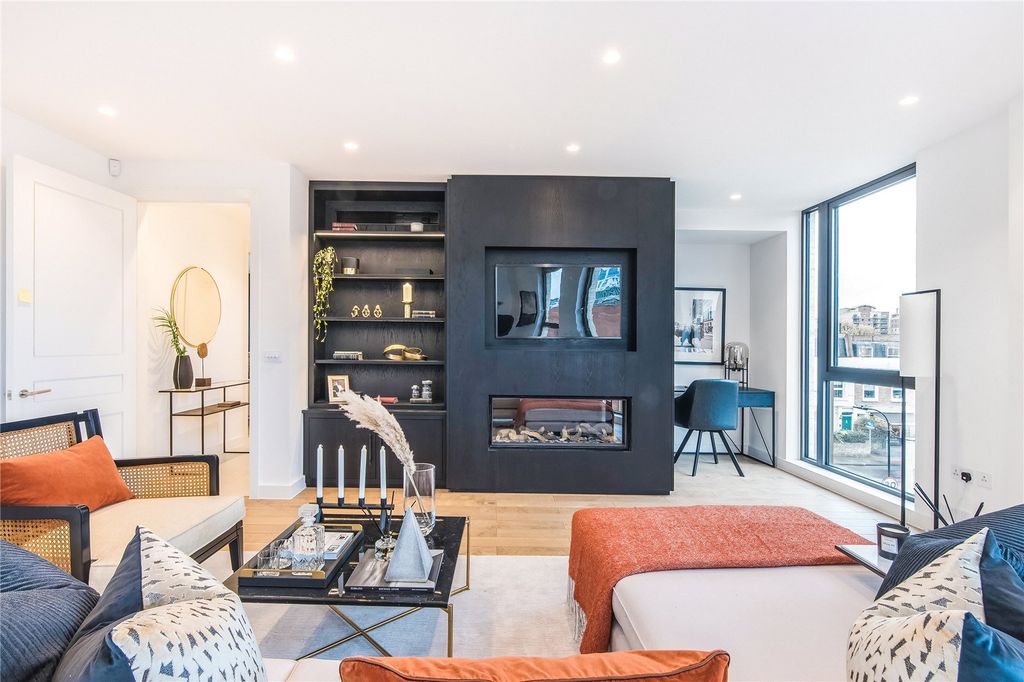 Property photo 3 of 16 Reception Room