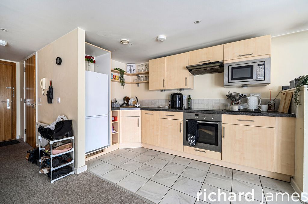 Property photo 2 of 13 Fbe121B60d244d7Eb89342B6Fb1898E6