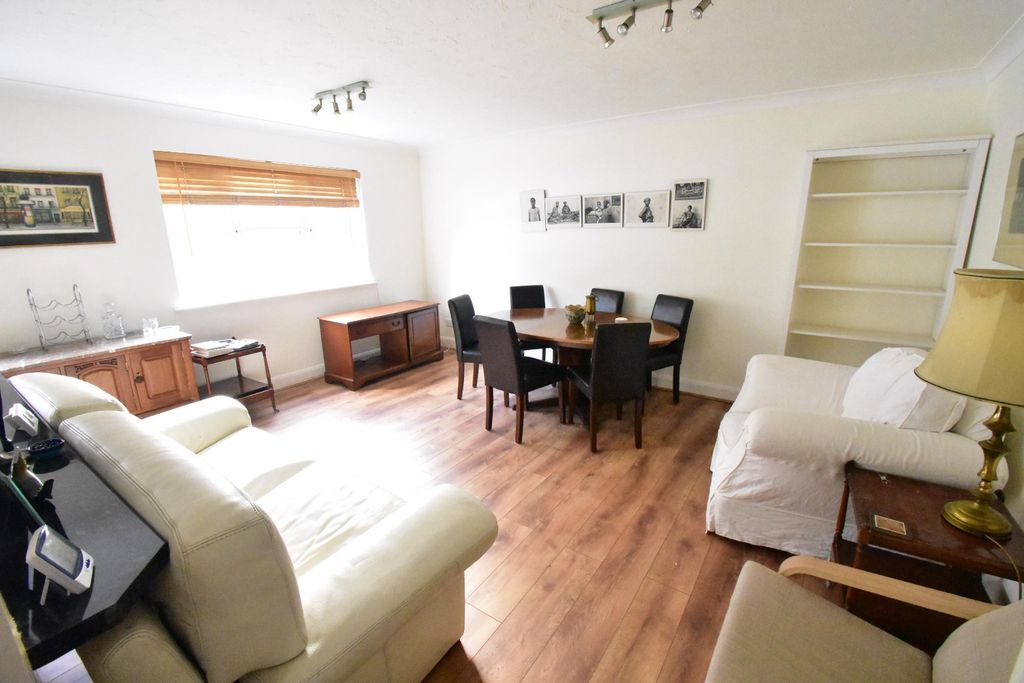 Property photo 2 of 12 3776432