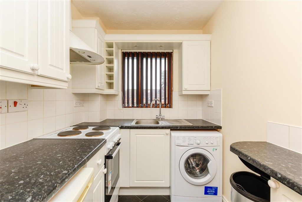 Property photo 3 of 9 Kitchen