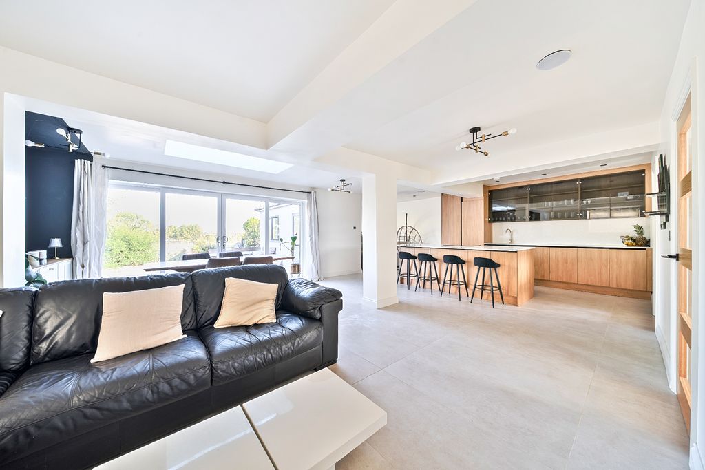 Property photo 3 of 19