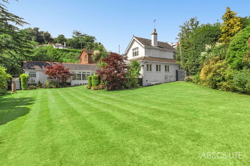 Property photo 2 of 39